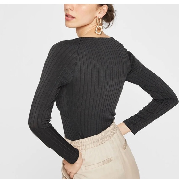 Club Monaco front twist top long sleeve - Picture 2 of 8